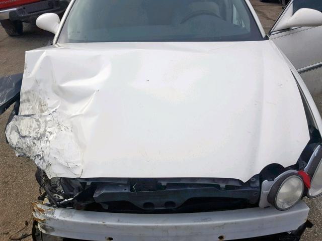 2G4WD582981171536 - 2008 BUICK LACROSSE C WHITE photo 7