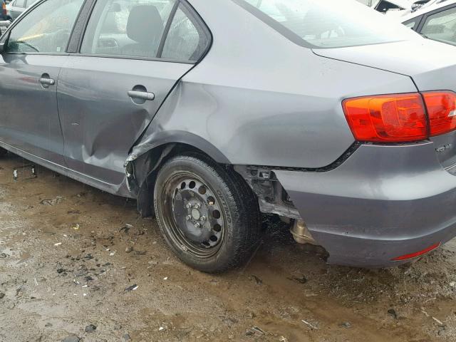 3VW1K7AJ9DM227055 - 2013 VOLKSWAGEN JETTA BASE GRAY photo 9
