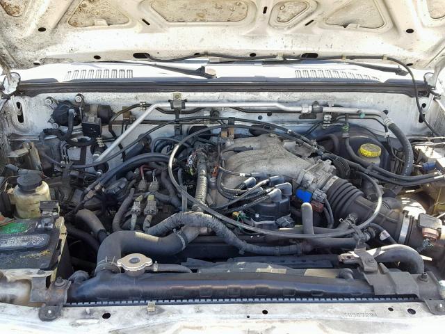 1N6ED27T81C367294 - 2001 NISSAN FRONTIER C WHITE photo 7