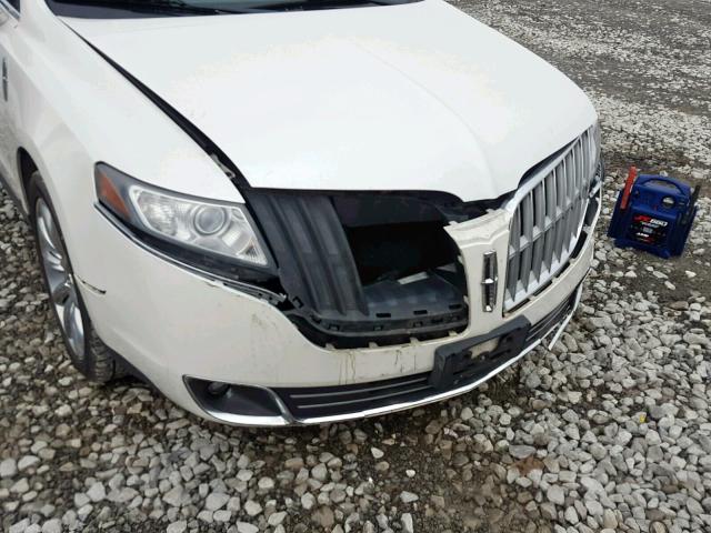 2LMHJ5FR2ABJ00331 - 2010 LINCOLN MKT WHITE photo 9