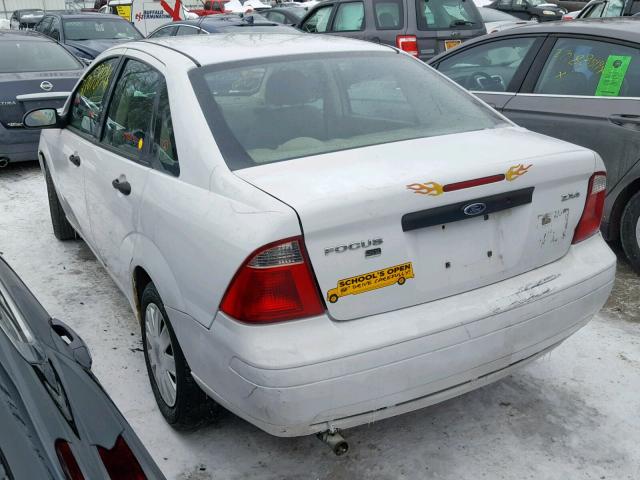 1FAFP34N15W233425 - 2005 FORD FOCUS ZX4 WHITE photo 3