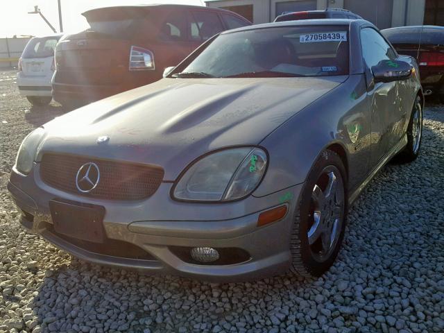 WDBKK65F13F285956 - 2003 MERCEDES-BENZ SLK 320 SILVER photo 2