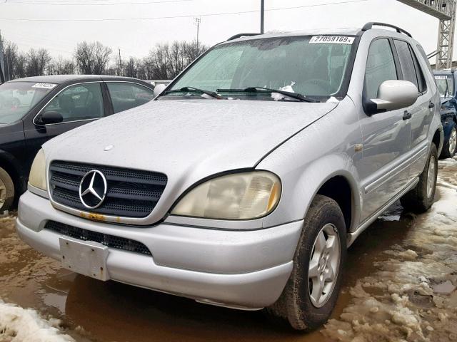 4JGAB54E11A253174 - 2001 MERCEDES-BENZ ML 320 SILVER photo 2