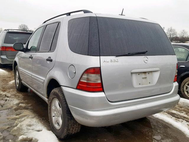 4JGAB54E11A253174 - 2001 MERCEDES-BENZ ML 320 SILVER photo 3