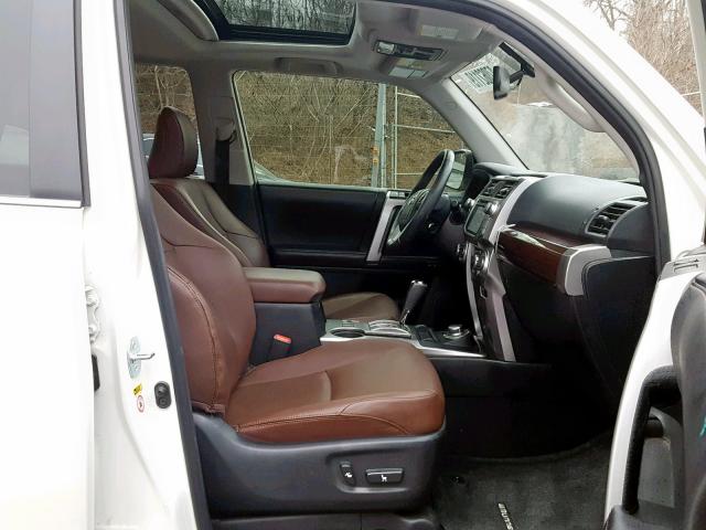 JTEBU5JR9J5504148 - 2018 TOYOTA 4RUNNER SR WHITE photo 5