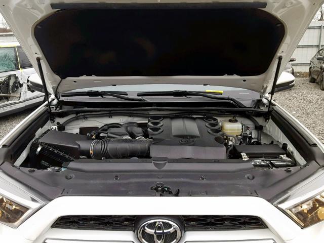 JTEBU5JR9J5504148 - 2018 TOYOTA 4RUNNER SR WHITE photo 7