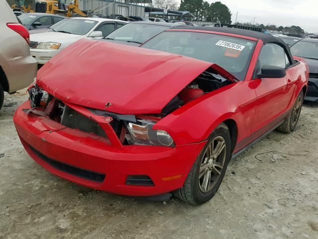1ZVBP8EM7C5257143 - 2012 FORD MUSTANG RED photo 2