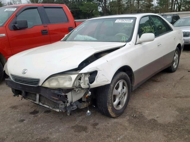 JT8BF22G0V0057544 - 1997 LEXUS ES 300 WHITE photo 2