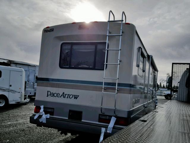 1GBKP37N7R3307169 - 1994 PACE MOTORHOME TWO TONE photo 4