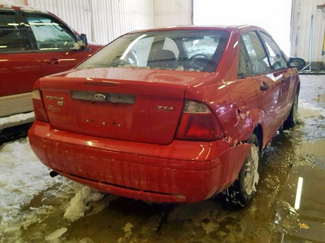 1FAFP34N05W218513 - 2005 FORD FOCUS ZX4 RED photo 4