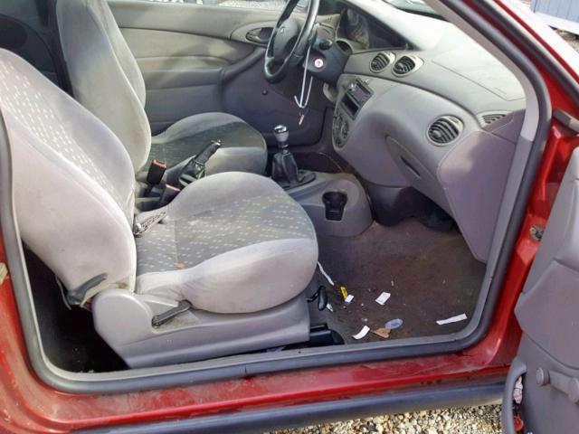 3FAFP31332R169809 - 2002 FORD FOCUS ZX3 RED photo 5