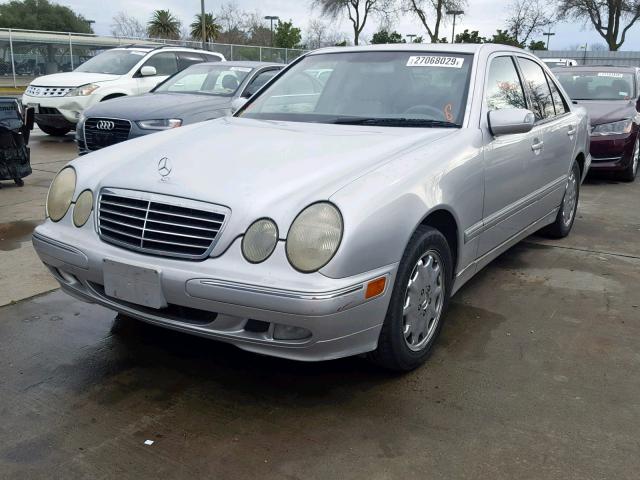 WDBJF65J2YB108299 - 2000 MERCEDES-BENZ E 320 GRAY photo 2