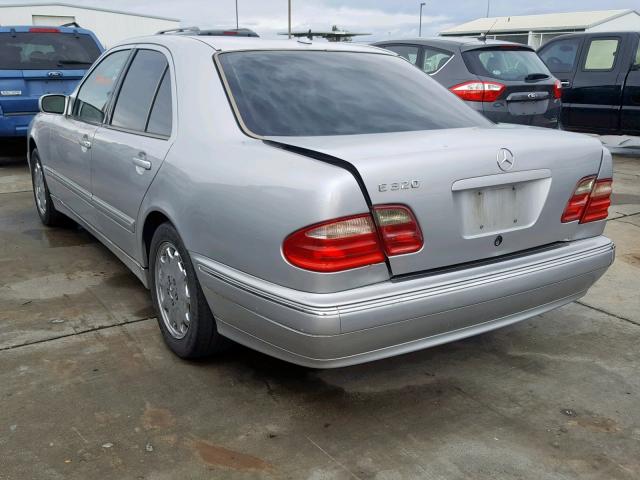 WDBJF65J2YB108299 - 2000 MERCEDES-BENZ E 320 GRAY photo 3