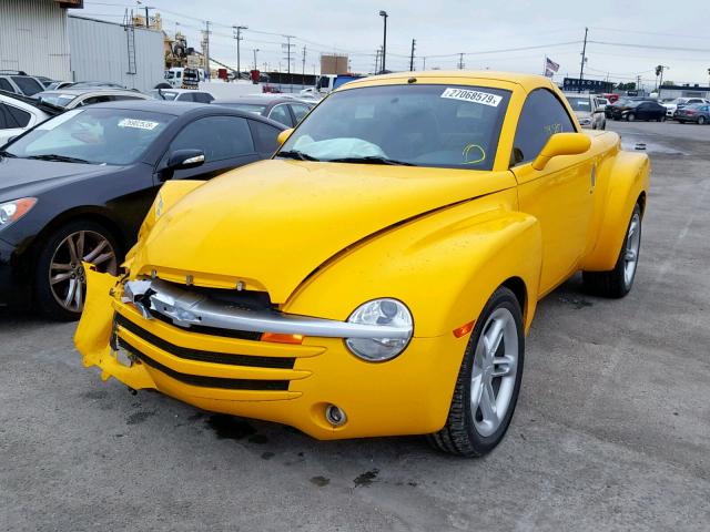 1GCES14P54B110565 - 2004 CHEVROLET SSR YELLOW photo 2