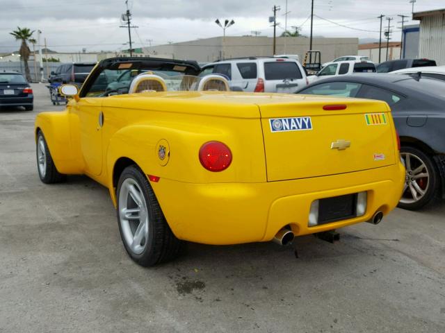 1GCES14P54B110565 - 2004 CHEVROLET SSR 黄色 照片 3