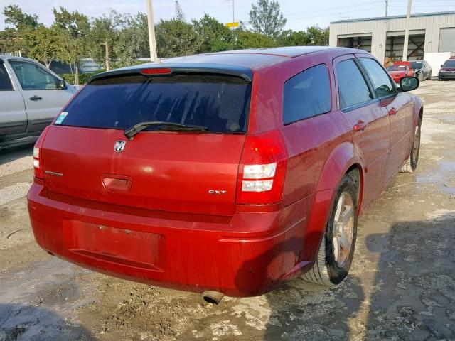 2D4FV48V35H123428 - 2005 DODGE MAGNUM SXT RED photo 4