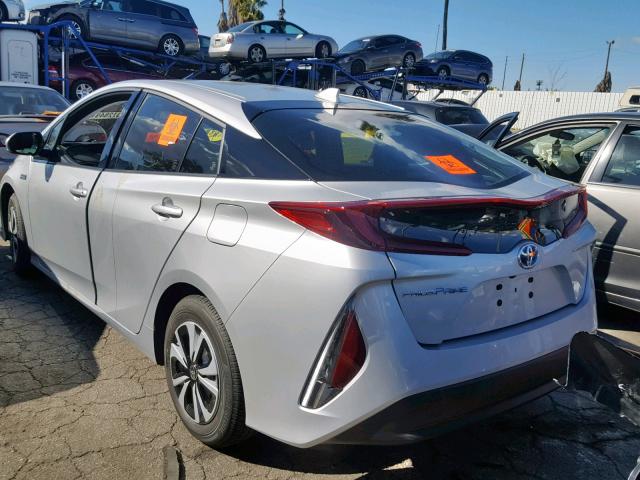 JTDKARFP5J3102537 - 2018 TOYOTA PRIUS PRIM SILVER photo 3