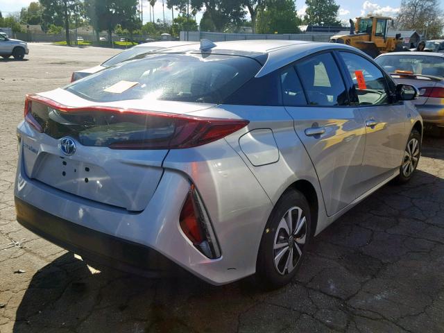 JTDKARFP5J3102537 - 2018 TOYOTA PRIUS PRIM SILVER photo 4