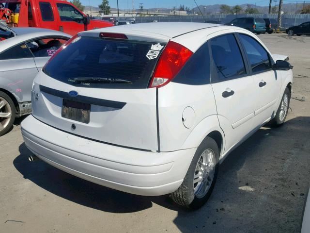 1FAHP37NX7W145156 - 2007 FORD FOCUS ZX5 WHITE photo 4