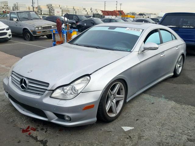 WDDDJ72X38A130223 - 2008 MERCEDES-BENZ CLS 550 SILVER photo 2