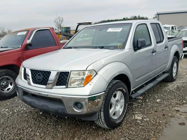 1N6AD07U85C464707 - 2005 NISSAN FRONTIER C SILVER photo 2