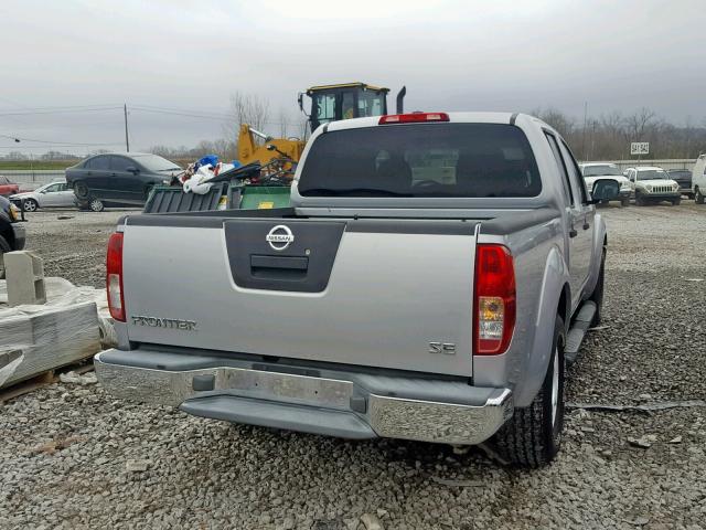 1N6AD07U85C464707 - 2005 NISSAN FRONTIER C SILVER photo 4