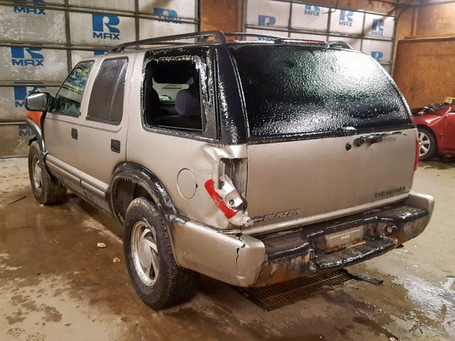 1GNDT13W31K257794 - 2001 CHEVROLET BLAZER SILVER photo 3