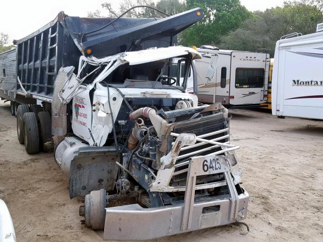 1M2P267C23M066425 - 2003 MACK 600 RD600 WHITE photo 1