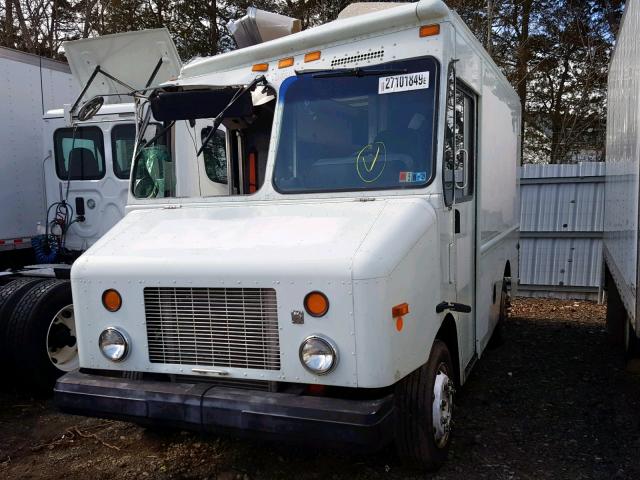 4UZAANCP74CL85001 - 2004 FREIGHTLINER CHASSIS M WHITE photo 2