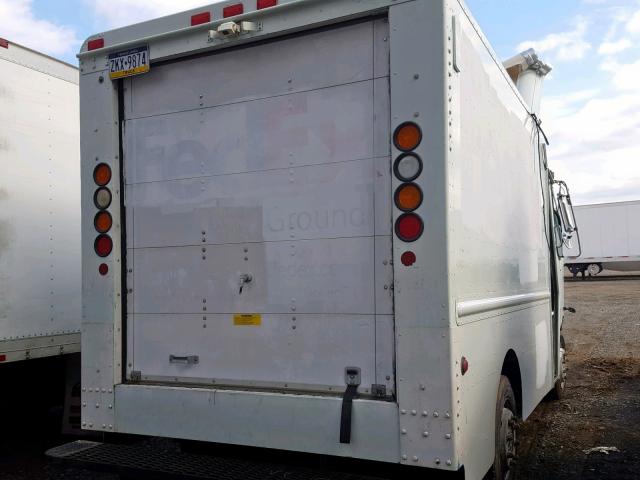 4UZAANCP74CL85001 - 2004 FREIGHTLINER CHASSIS M WHITE photo 4