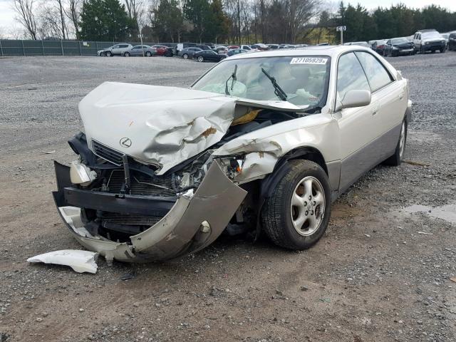 JT8BF28GXW5022912 - 1998 LEXUS ES 300 BEIGE photo 2