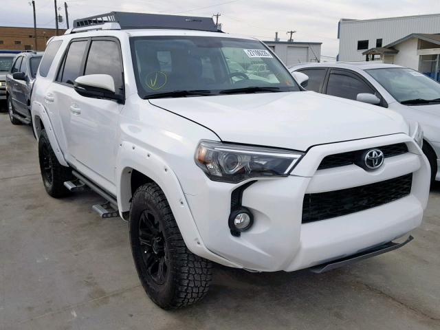 JTEBU5JR0H5418365 - 2017 TOYOTA 4RUNNER SR WHITE photo 1