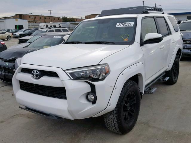 JTEBU5JR0H5418365 - 2017 TOYOTA 4RUNNER SR WHITE photo 2