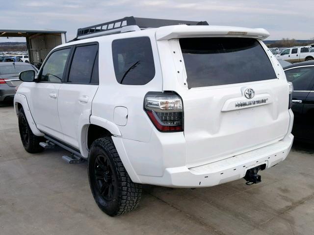 JTEBU5JR0H5418365 - 2017 TOYOTA 4RUNNER SR WHITE photo 3