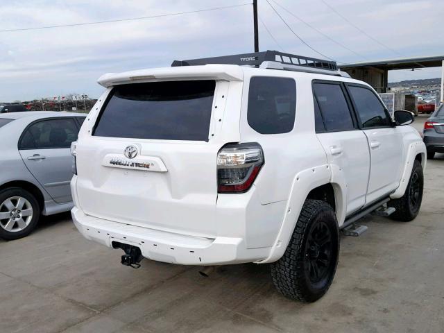 JTEBU5JR0H5418365 - 2017 TOYOTA 4RUNNER SR WHITE photo 4