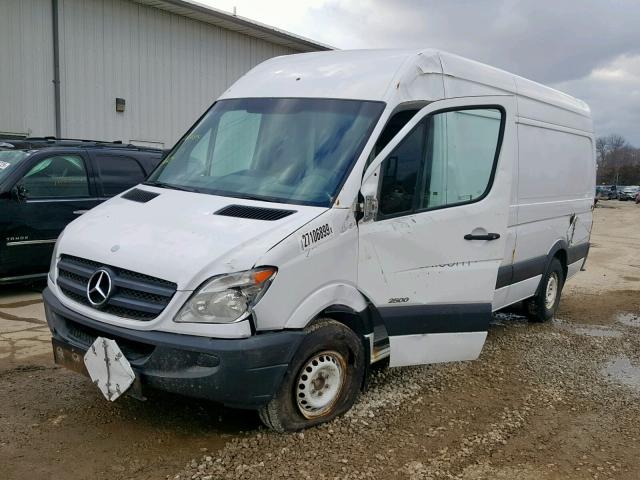 WD3PE8CB4C5682412 - 2012 MERCEDES-BENZ SPRINTER 2 WHITE photo 2