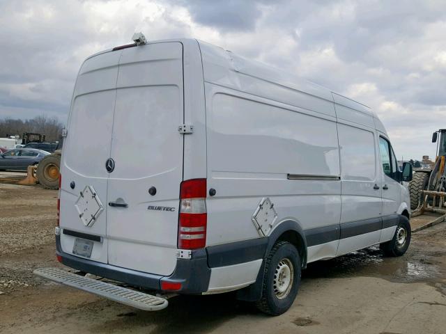 WD3PE8CB4C5682412 - 2012 MERCEDES-BENZ SPRINTER 2 WHITE photo 4