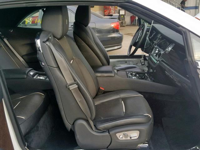 SCA666D54HU102799 - 2017 ROLLS-ROYCE DAWN WHITE photo 5