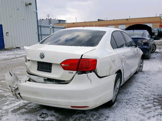 3VWDL7AJ7BM079558 - 2011 VOLKSWAGEN JETTA TDI WHITE photo 4