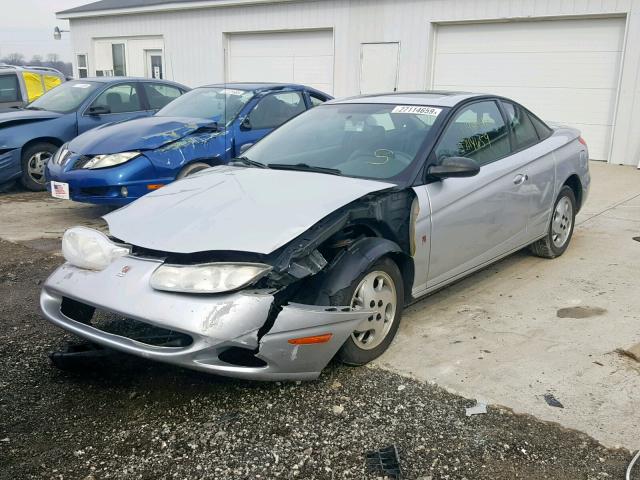 1G8ZY14702Z129989 - 2002 SATURN SC2 SILVER photo 2