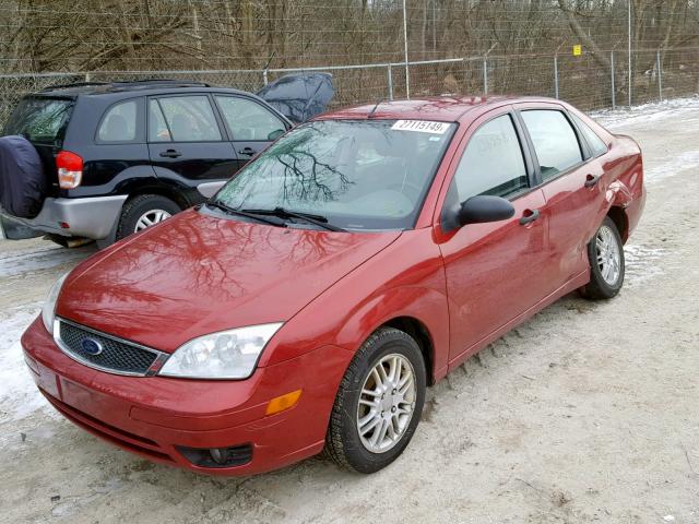 1FAFP34N25W165961 - 2005 FORD FOCUS ZX4 RED photo 2