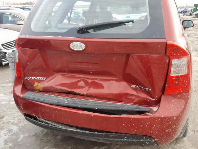 KNAFG526687134533 - 2008 KIA RONDO LX RED photo 9