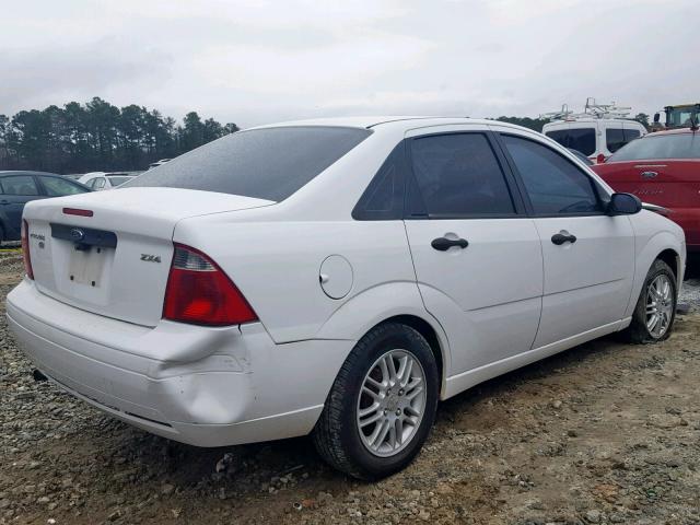 1FAFP34N45W203139 - 2005 FORD FOCUS ZX4 WHITE photo 4