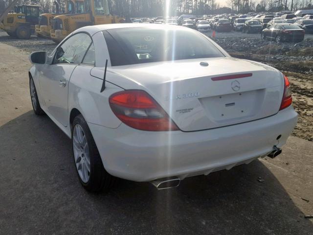 WDBWK54FX9F202367 - 2009 MERCEDES-BENZ SLK 300 WHITE photo 3