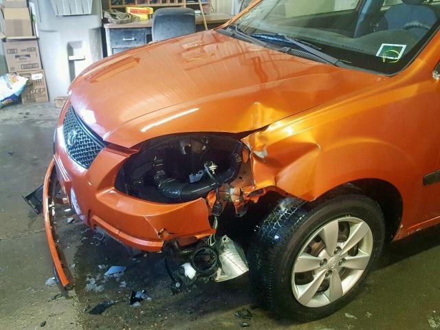 KNADE223596514648 - 2009 KIA RIO BASE ORANGE photo 9