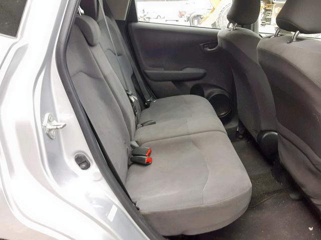 JHMGE8H3XBS003037 - 2011 HONDA FIT SILVER photo 6