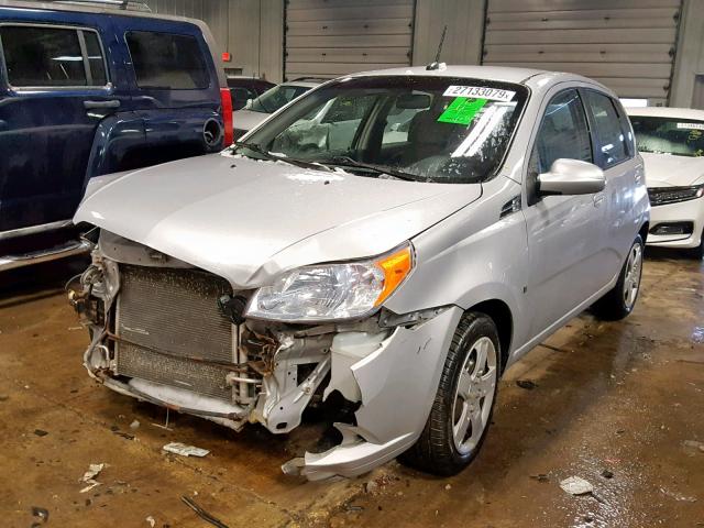 KL1TD66E19B652383 - 2009 CHEVROLET AVEO LS SILVER photo 2
