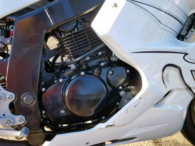 KM4MJ5272B1700456 - 2011 HYOSUNG GT250 R WHITE photo 7