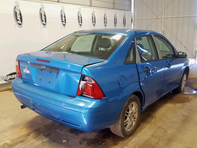 1FAHP34N27W242288 - 2007 FORD FOCUS ZX4 BLUE photo 4