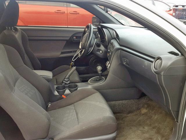 JTKJF5C71D3064070 - 2013 TOYOTA SCION TC თეთრი ფოტო 5